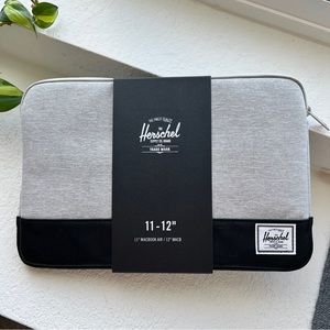 NWT Herschel 11-12” Heritage Laptop Case